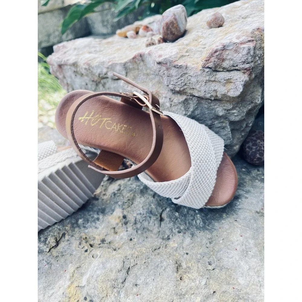 Hot Cakes Girls Stretchy Sandals ****ORDER A SIZE LARGER *****Toddler Size 10